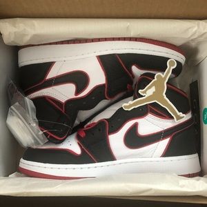 Air Jordan 1 Retro High OG ‘Bloodline’ W 7